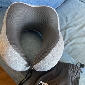 Memory foam travel neck pillow